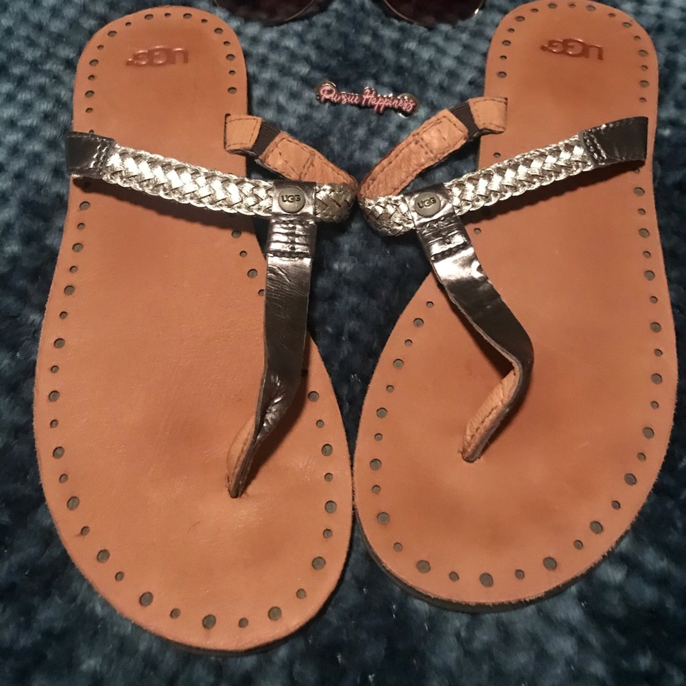 Ugg flip flops never worn new without tags